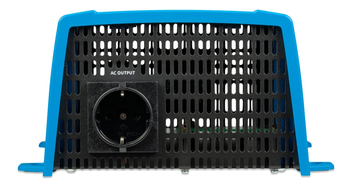 Victron Inverter 12/1600 230V 3 Victron Inverter 12/1600 230V tarjoaa jopa 2200W huipputehoa suurille laitteille ja vaativiin off‑grid‑järjestelmiin. Victron Inverter 12/1600 230V Victron Inverter 12V 1600 VA 230V VE.Direct SCHUKO