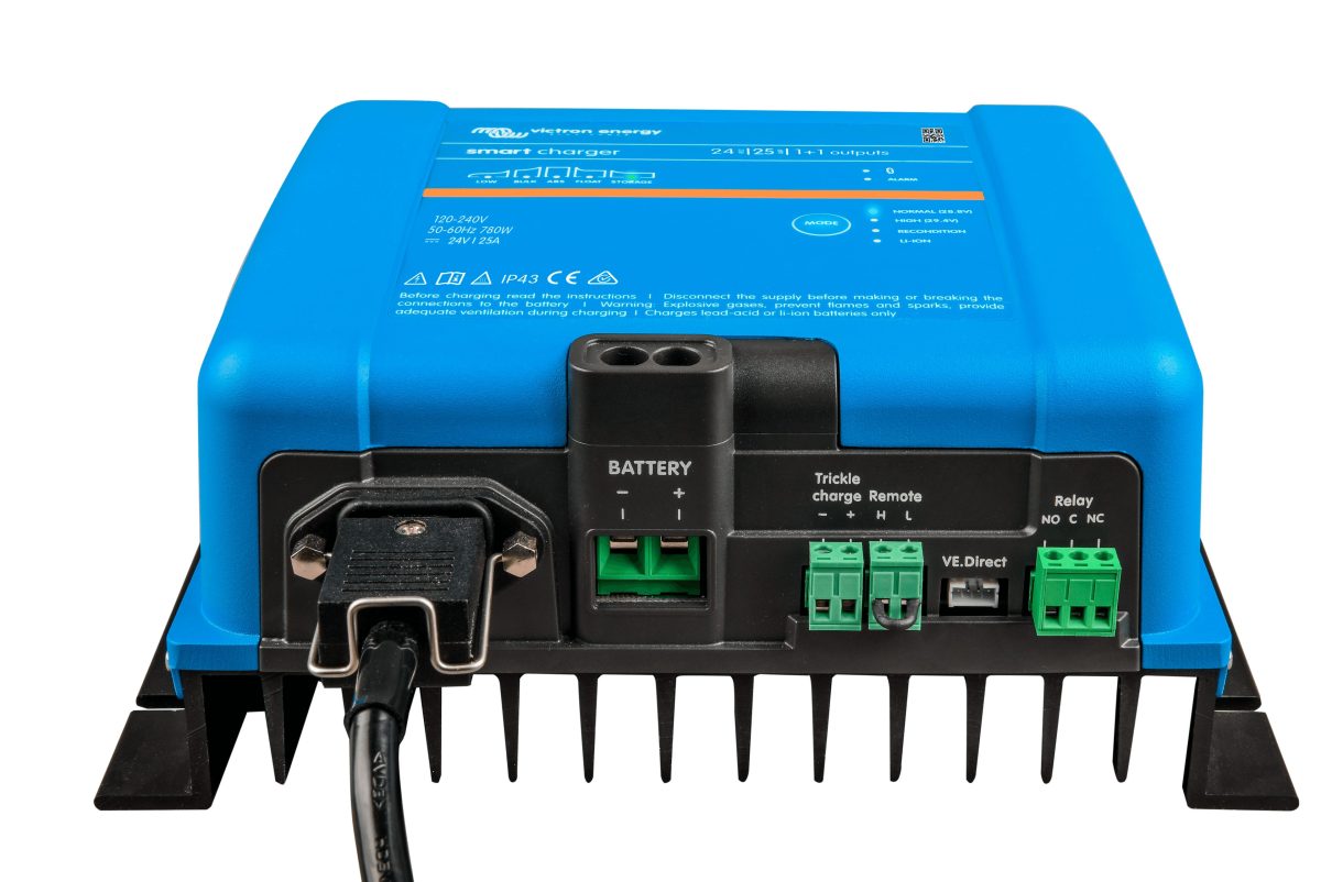 Victron Smart IP43 Charger 24/25(1+1) 2 Victron Smart IP43 24/25(1+1) on tehokas 25 A laturi 24 V akuille – kahdella lähdöllä, myös litiumakuille. Victron Smart IP43 Charger 24/25(1+1) Victron Smart IP43 Charger 24/25(1+1) - Image 2